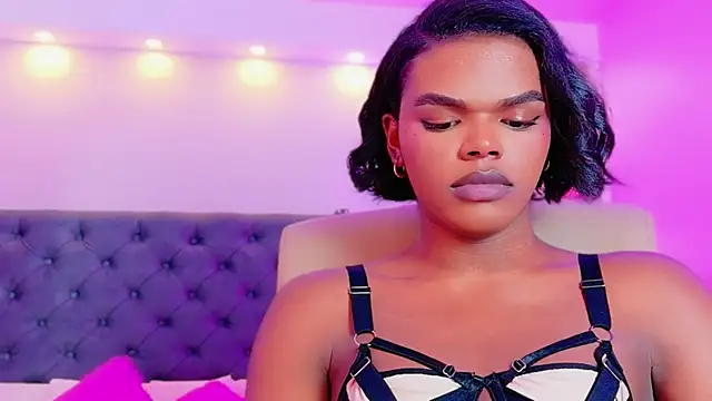 CamiEstrada online show from September 25, 2025, 8:01 pm