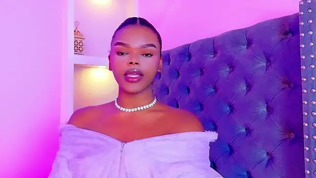 CamiEstrada online show from December 17, 2025, 2:17 am