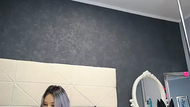 IssaSmith online show from February 11, 2025, 8:15 am