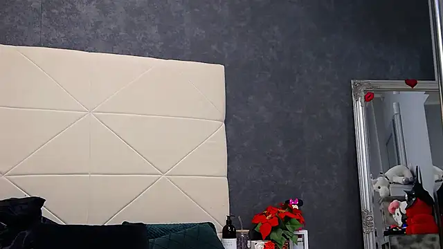 IssaSmith online show from April 21, 2026, 7:25 am