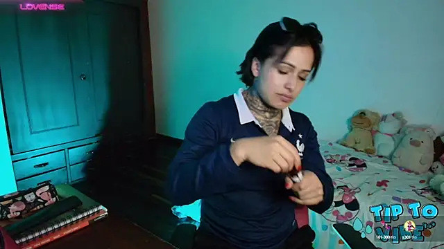 TinnaDawsom online show from December 10, 2024, 1:54 am