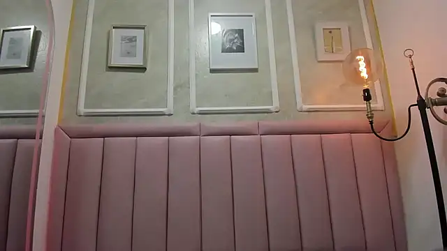 Ambber moon online show from November 12, 2025, 9:47 pm