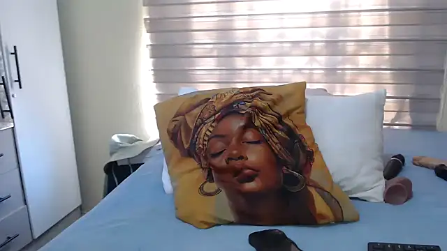 Foxybrownxx1 online show from April 21, 2026, 9:26 am