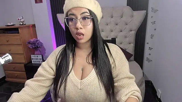 Sexy cristall  online show from October 16, 2025, 11:28 pm