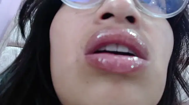 Miaa Smiith  online show from January 10, 2025, 6:31 am