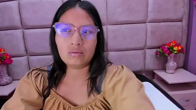 Miaa Smiith  online show from March 18, 2025, 2:25 am