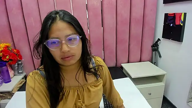 Miaa Smiith  online show from October 5, 2025, 3:05 am