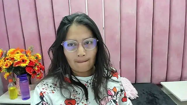 Miaa Smiith  online show from October 24, 2025, 3:14 am