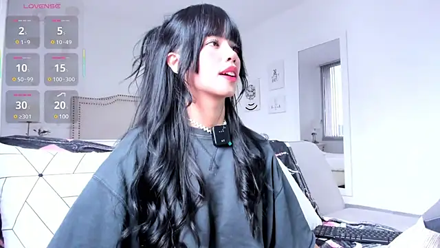 HannaKim online show from February 27, 2025, 3:05 pm