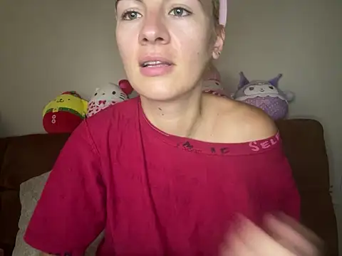 girlfriendmissy online show from October 13, 2025, 8:42 pm