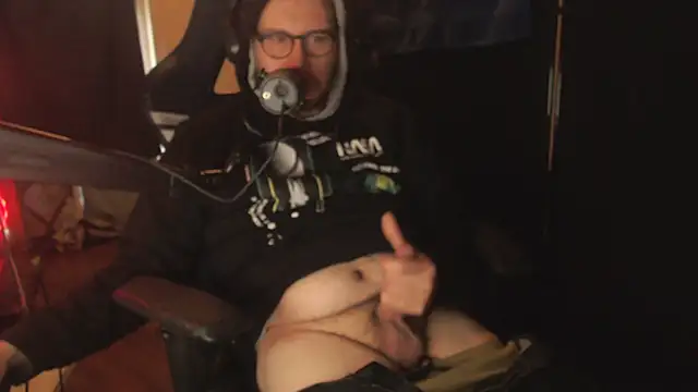 chicostick413 online show from December 4, 2025, 5:43 pm