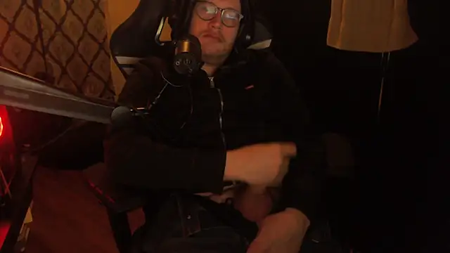 chicostick413 online show from February 11, 2026, 12:37 am