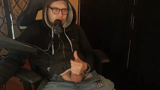 chicostick413 online show from April 6, 2026, 11:44 am