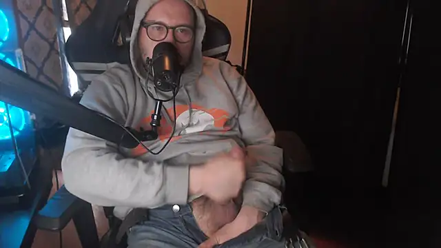 chicostick413 online show from April 18, 2026, 5:50 pm