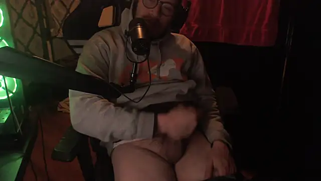 chicostick413 online show from April 20, 2026, 2:03 am