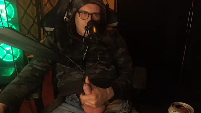 chicostick413 online show from April 25, 2026, 3:09 am