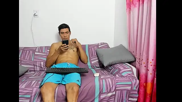 Snapshot of QuinnAndpuma1 chatting on June 27, 2026, 1:21 am QuinnAndpuma1 online show from June 27, 2026, 1:21 am