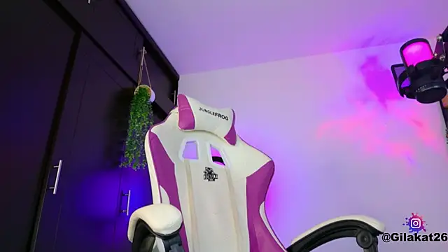 GilaKat online show from November 28, 2025, 1:52 am