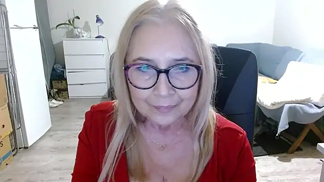 sofia xkiss online show from February 3, 2025, 5:56 pm