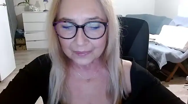 sofia xkiss online show from February 5, 2025, 3:52 pm