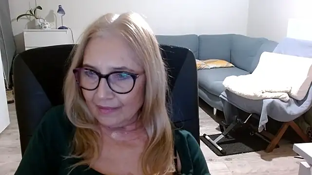 sofia xkiss online show from February 7, 2025, 5:40 pm