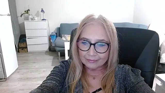 sofia xkiss online show from February 12, 2025, 2:43 pm