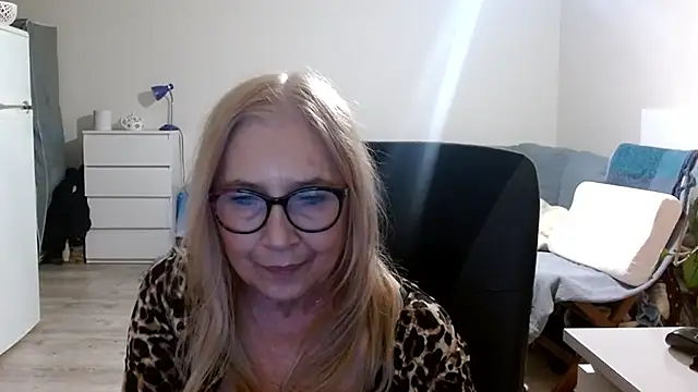 sofia xkiss online show from March 14, 2025, 5:46 pm