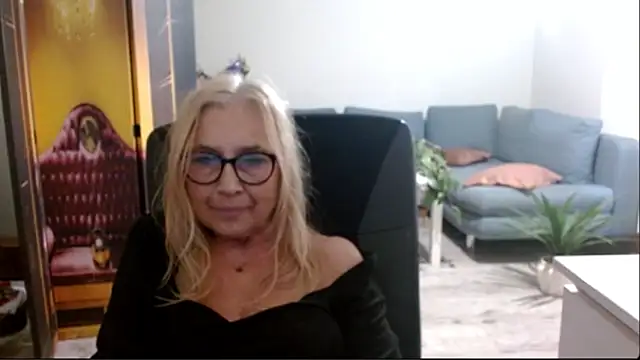 sofia xkiss online show from September 22, 2025, 2:30 pm