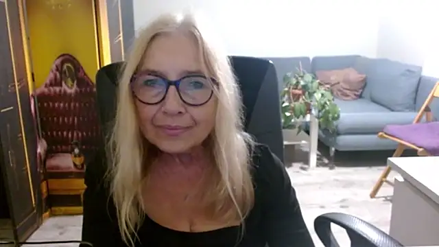 sofia xkiss online show from November 3, 2025, 3:02 pm