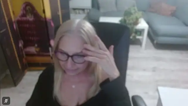 sofia xkiss online show from February 4, 2026, 3:07 pm