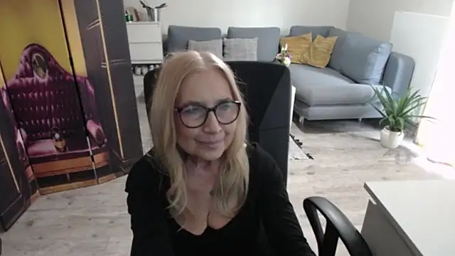 sofia xkiss online show from March 16, 2026, 3:49 pm