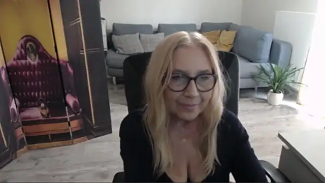 sofia xkiss online show from March 26, 2026, 2:33 pm