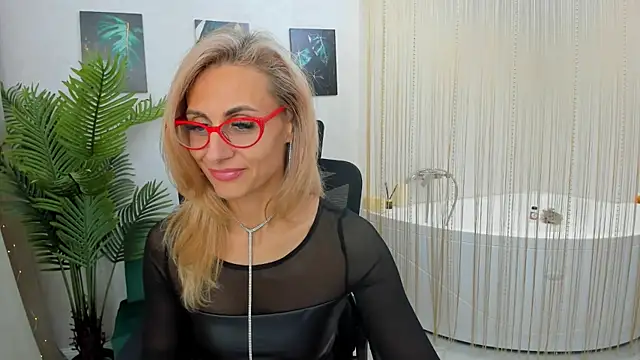 MuseOfStage online show from February 3, 2025, 2:34 pm