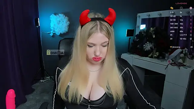 juli kisss online show from January 14, 2025, 10:34 pm