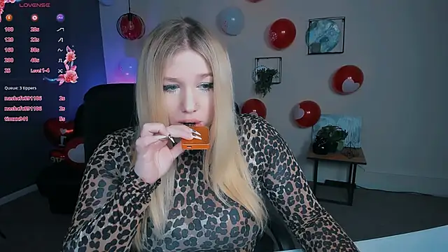 juli kisss online show from February 15, 2025, 9:38 am