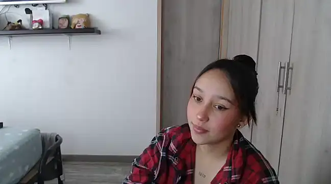 Skarlet Adams28 online show from December 5, 2024, 7:28 pm