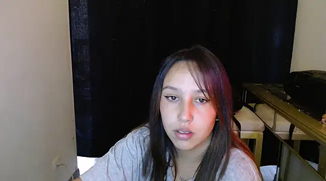 Skarlet Adams28 online show from January 16, 2025, 9:51 pm