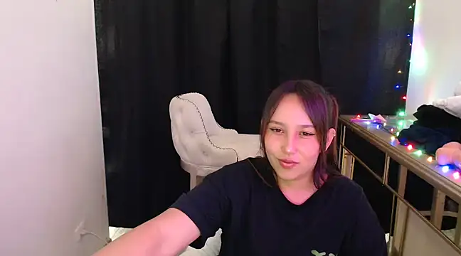 Skarlet Adams28 online show from January 20, 2025, 8:07 pm