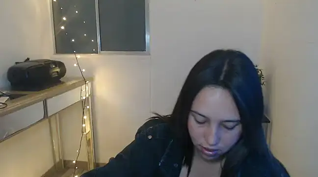 Skarlet Adams28 online show from January 22, 2025, 8:06 pm