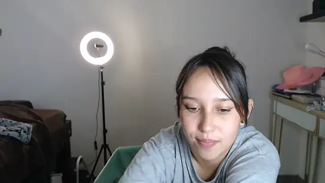 Skarlet Adams28 online show from March 19, 2025, 1:43 am