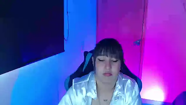 Skarlet Adams28 online show from April 21, 2026, 9:28 pm