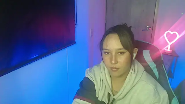 Skarlet Adams28 online show from April 28, 2026, 1:15 am