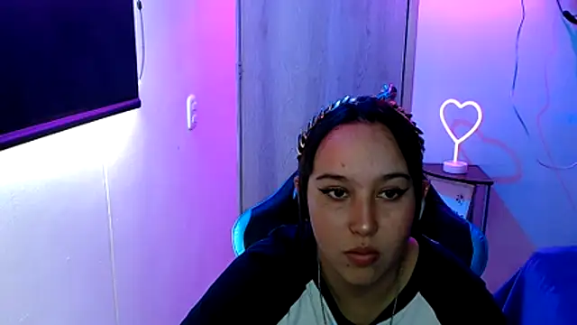 Skarlet Adams28 online show from April 28, 2026, 8:36 pm