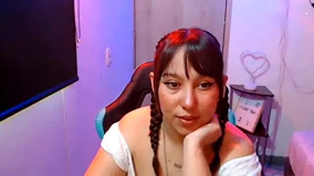Snapshot of Skarlet_Adams28 chatting on May 12, 2026, 8:39 pm Skarlet Adams28 online show from May 12, 2026, 8:39 pm