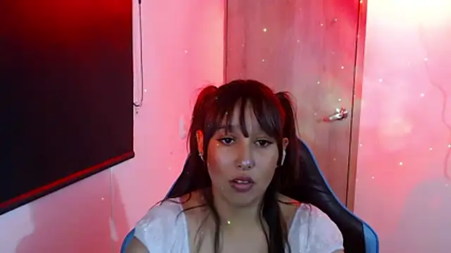 Snapshot of Skarlet_Adams28 chatting on June 1, 2026, 7:59 pm Skarlet Adams28 online show from June 1, 2026, 7:59 pm