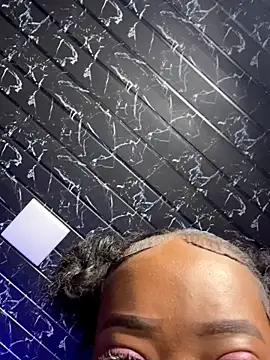 Thyana LS online show from November 1, 2025, 1:24 pm