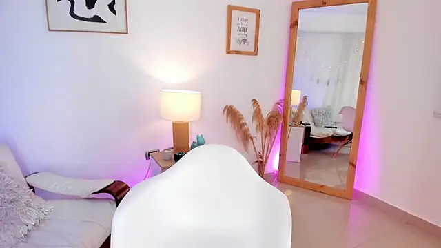 viooletaa online show from September 13, 2025, 7:24 pm