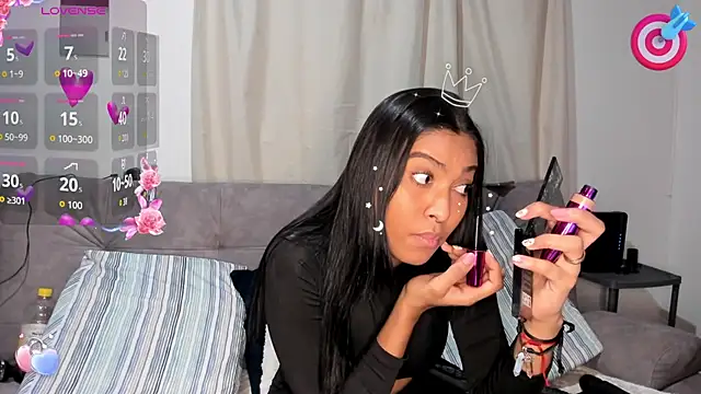 AnneteLynch online show from December 4, 2025, 8:28 pm