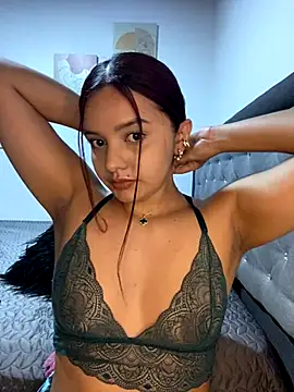 Melanyprada online show from December 14, 2025, 9:25 am