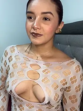 Snapshot of Melanyprada chatting on May 7, 2026, 5:35 am Melanyprada online show from May 7, 2026, 5:35 am